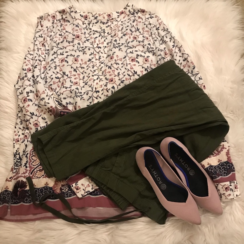 3/$35 Beautiful printed Loft Blouse